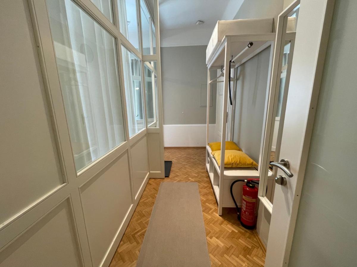 White Flat By Grazrentals With Cool Location & Free Parking Екстериор снимка