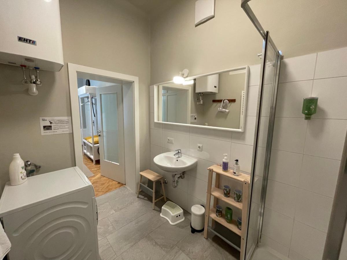 White Flat By Grazrentals With Cool Location & Free Parking Екстериор снимка