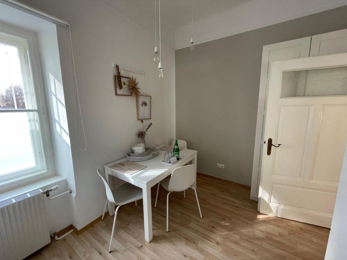 White Flat By Grazrentals With Cool Location & Free Parking Екстериор снимка
